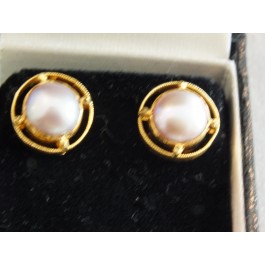 Fresh water pearl earrings with 22 ct gold mountings