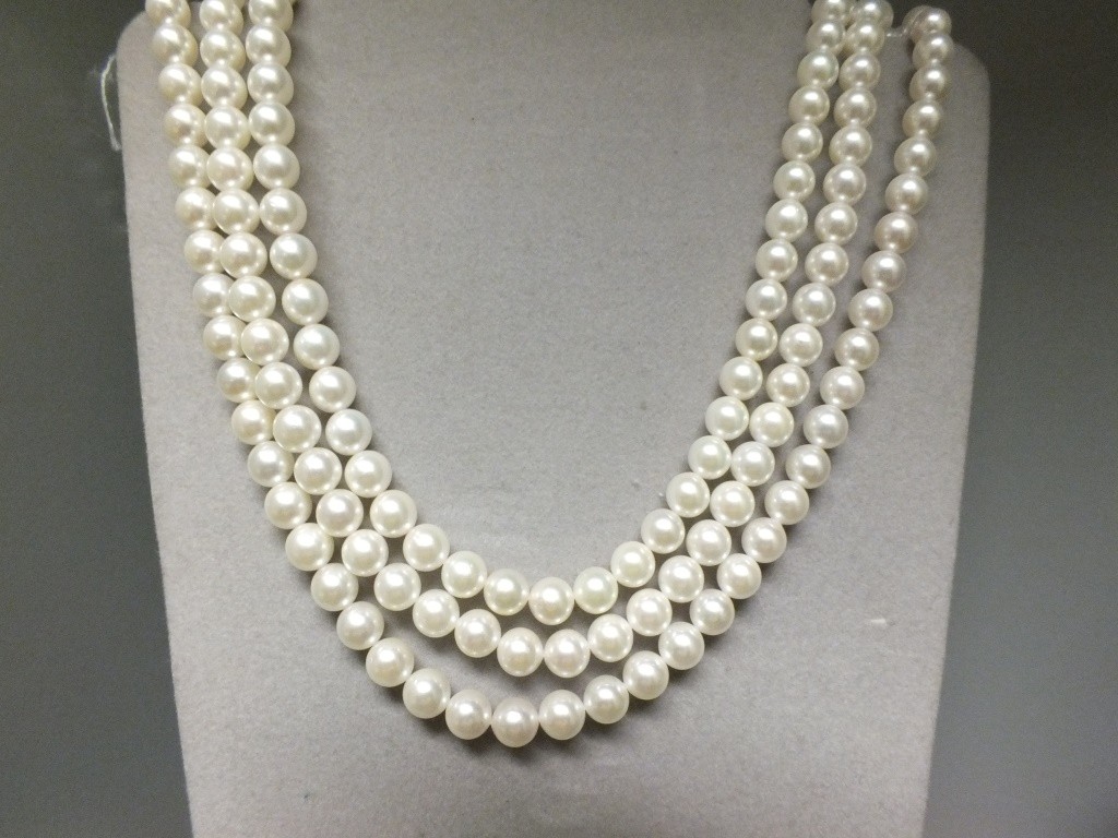 Cultured pearl strands (Chinese Akoya), 6-6.5 mm